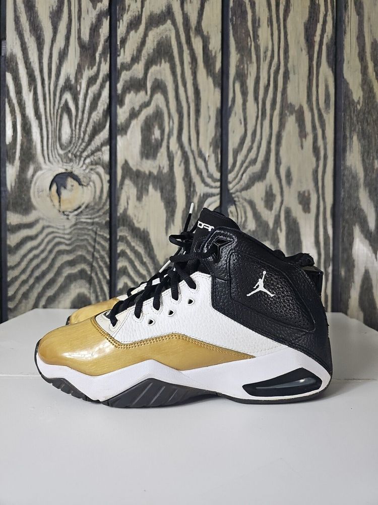 Nike Air Jordan B'Loyal Basketball Shoes White Gold Black Boys size 7Y